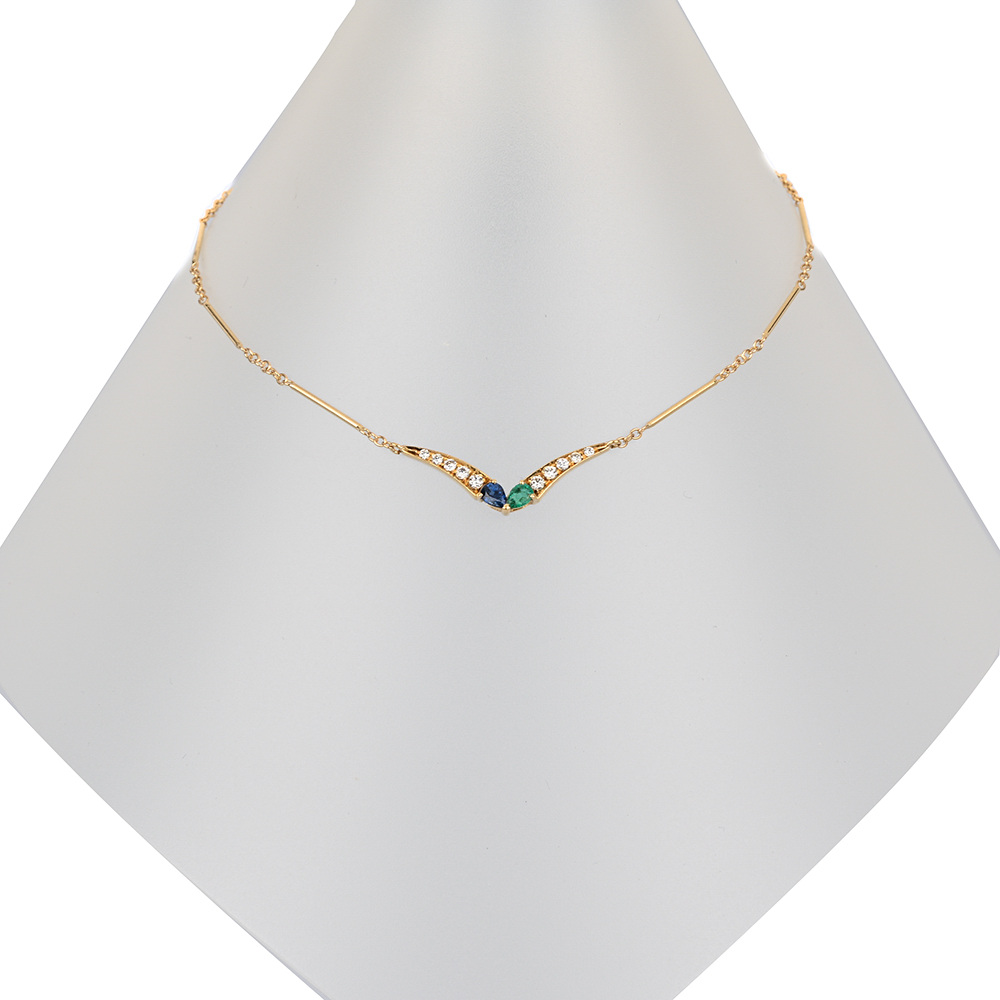 Collier, Saphir-Tropfen, Smaragd-Tropfen, 10 Brillanten, G750 ca. 6,9 g, Länge ca. 43 cm