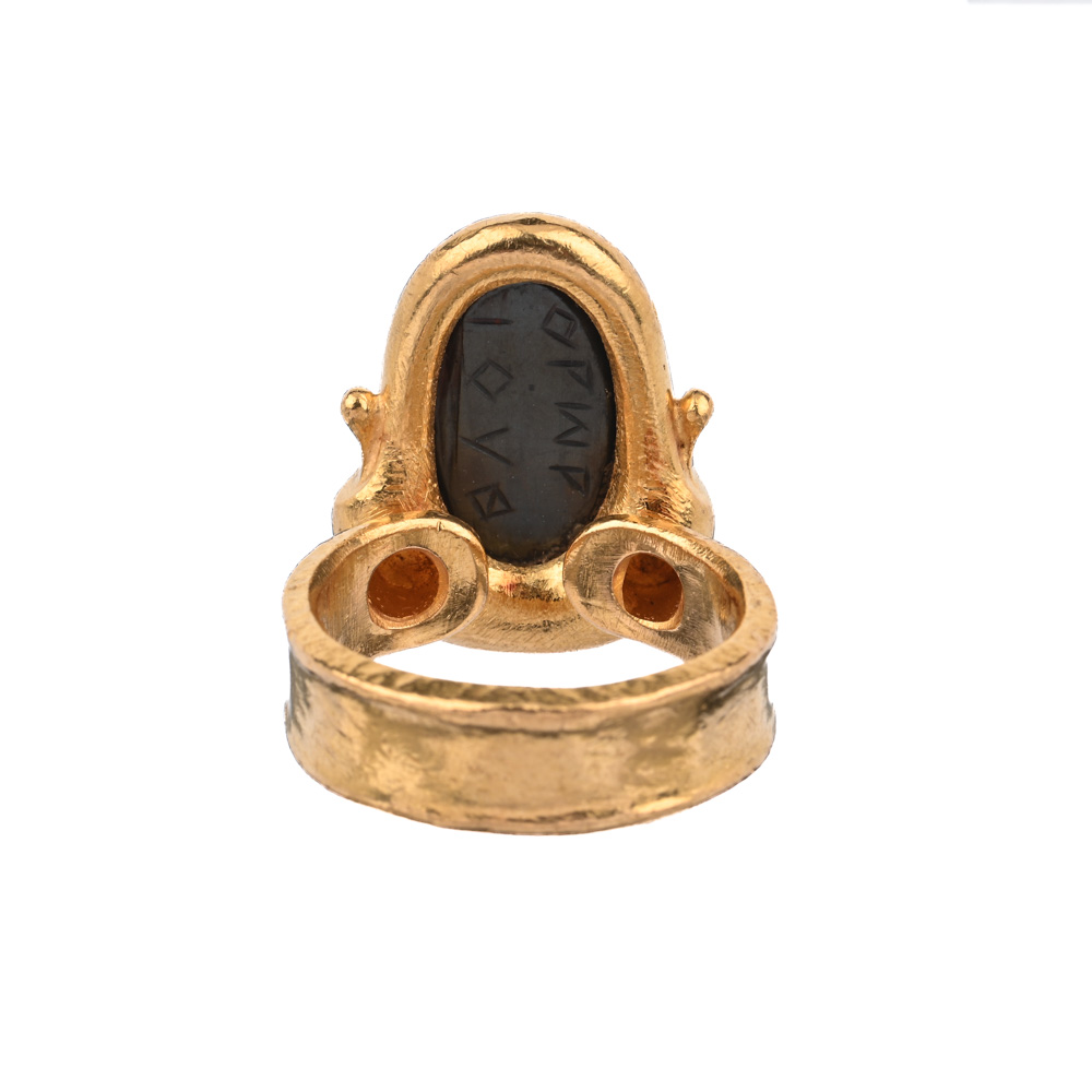 Siegel-Ring, gravierter Hämatitstein -Isis u. Osiris zwischen zwei Schlagen, G917 ca. 23,1 g, Ringweite 58