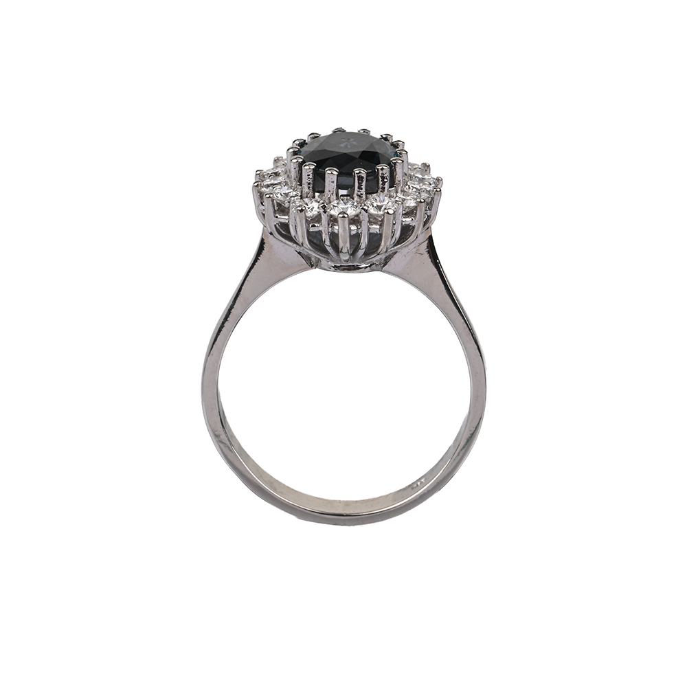 Ring, Saphir ca. 1,68 ct, 14 Brillanten ca. 0,64 ct, WG585 ca. 5,3 g, Ringweite 55