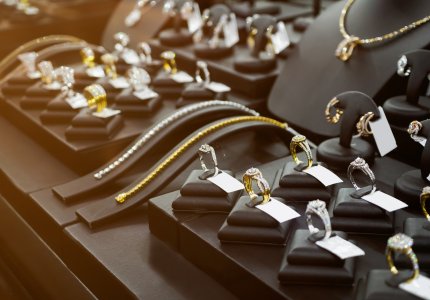 Edler Schmuck wie Ringe, Halsketten und Armbänder zu günstigen Preisen kaufen