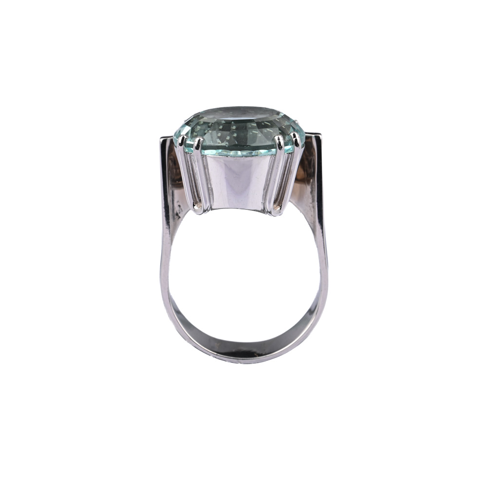 Ring "Goldschmied Bitter, Hannover", Aquamarin ca. 11 ct, Brillant ca. 0,13 ct, WG750 ca. 15,4 g, Ringweite 57 Ring "Goldschmied Bitter, Hannover", Aquamarin ca. 11 ct, Brillant ca. 0,13 ct, WG750 ca. 15,4 g, Ringweite 57
