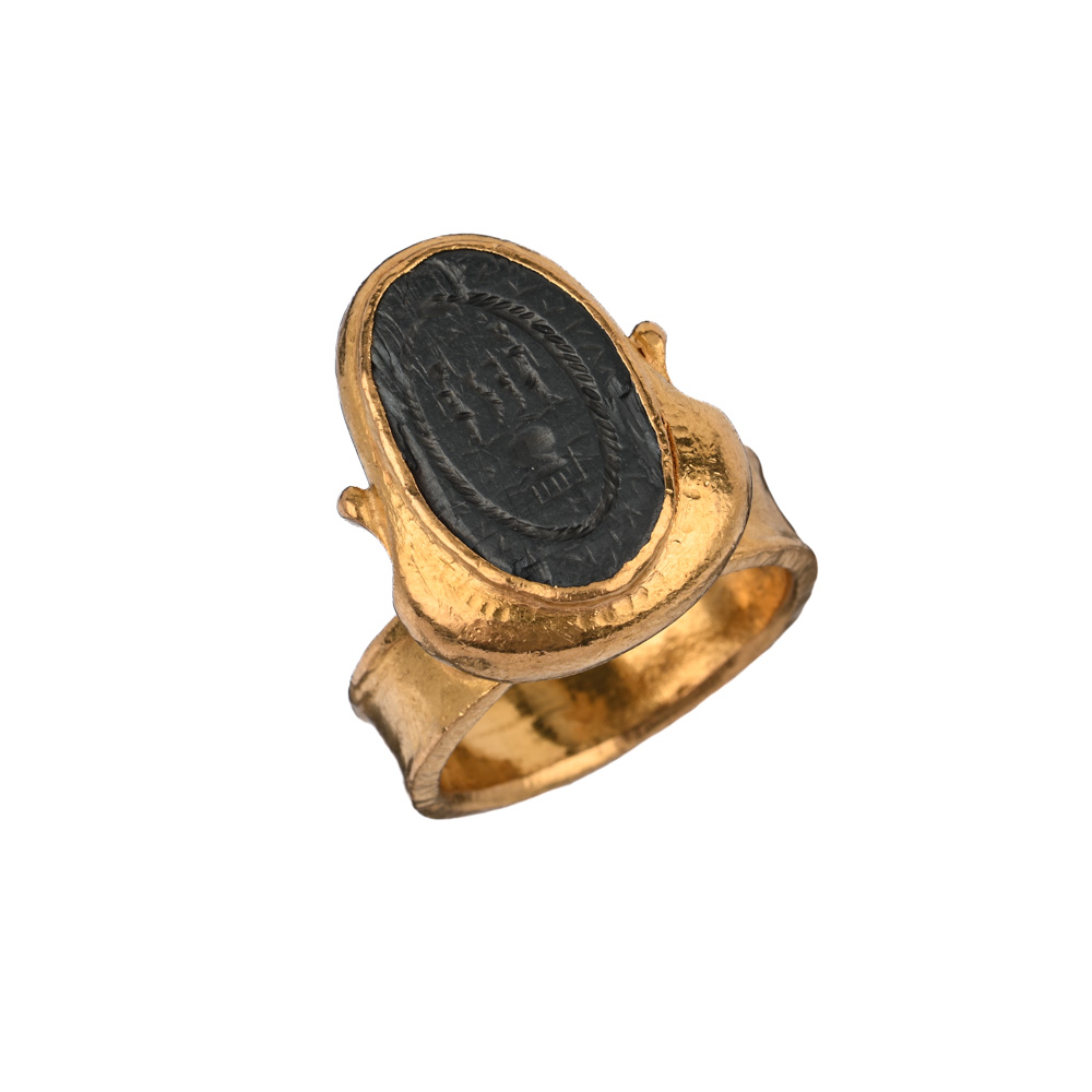 Siegel-Ring, gravierter Hämatitstein -Isis u. Osiris zwischen zwei Schlagen, G917 ca. 23,1 g, Ringweite 58