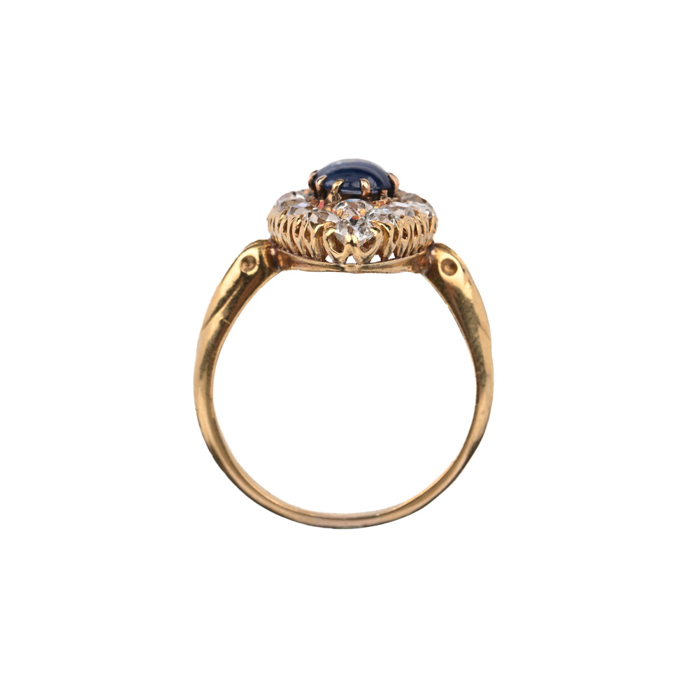 Ring, ca. 0,92 ct, 20 Diamanten ca. 1,80 ct, G750 ca. 6,4 g, Ringweite 54 Ring, ca. 0,92 ct, 20 Diamanten ca. 1,80 ct, G750 ca. 6,4 g, Ringweite 54