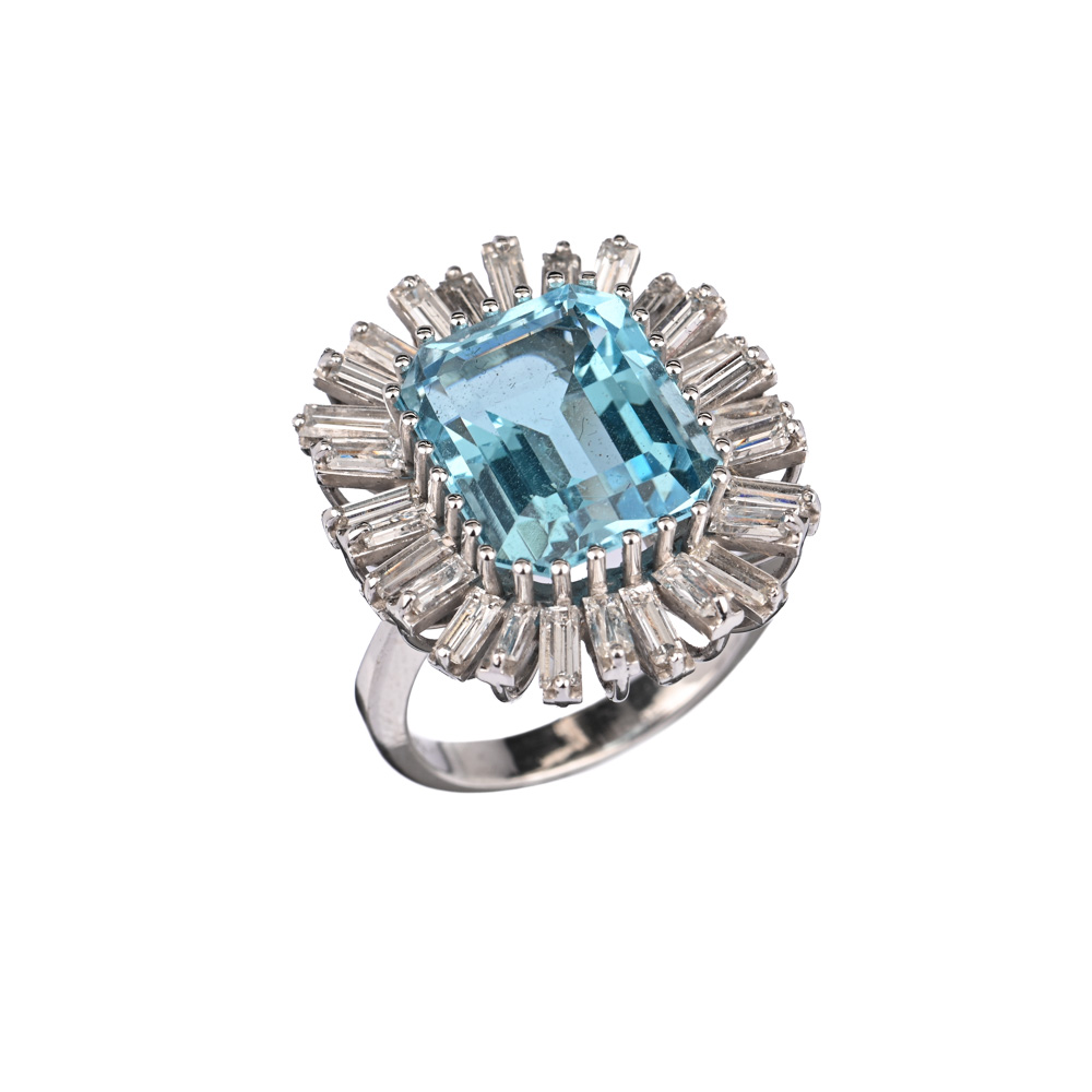 Ring, Topas ca. 13,6 x 11,3 mm, 28 Diamanten im Baguette-Schliff ca. 2,8 ct, WG585 ca. 9,3 g, Ringweite 53