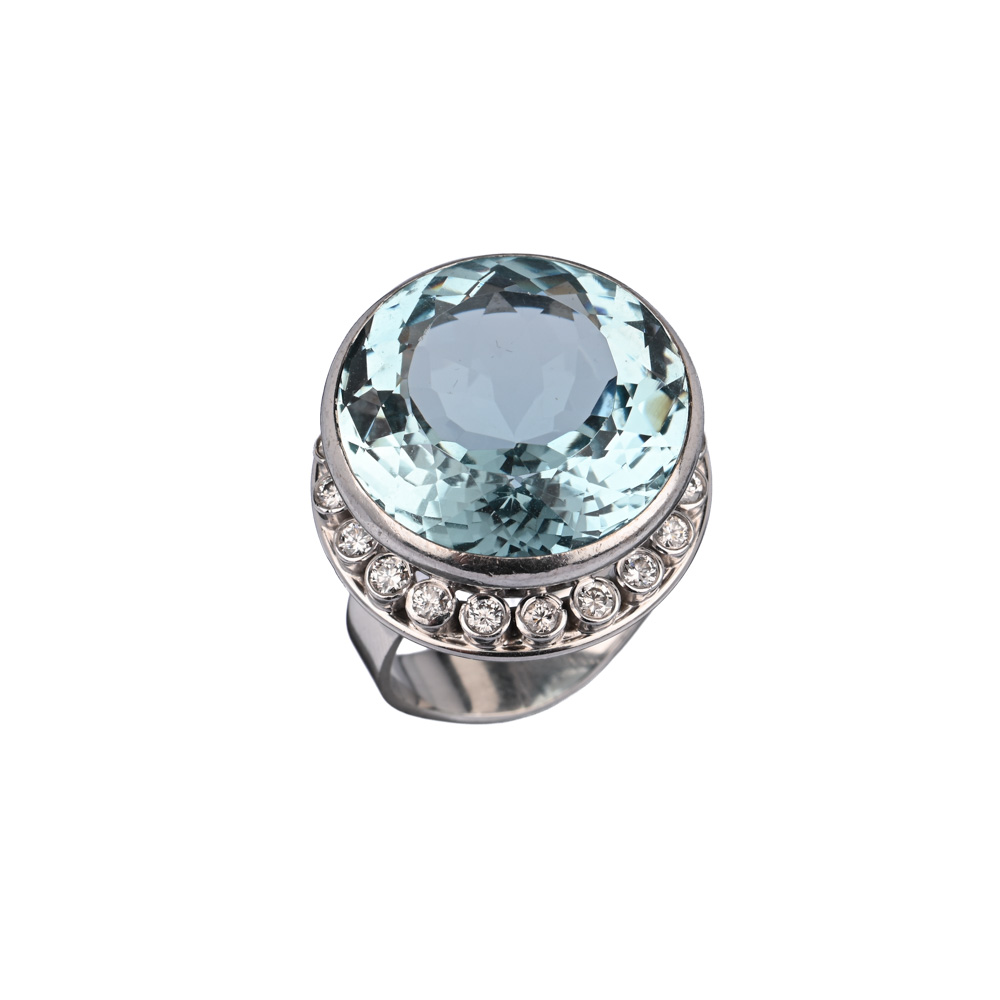 Ring, Aquamarin ca. 18 ct, 21 Brillanten ca. 0,63 ct, WG585 ca. 15,0 g, Ringweite 54 Ring, Aquamarin ca. 18 ct, 21 Brillanten ca. 0,63 ct, WG585 ca. 15,0 g, Ringweite 54