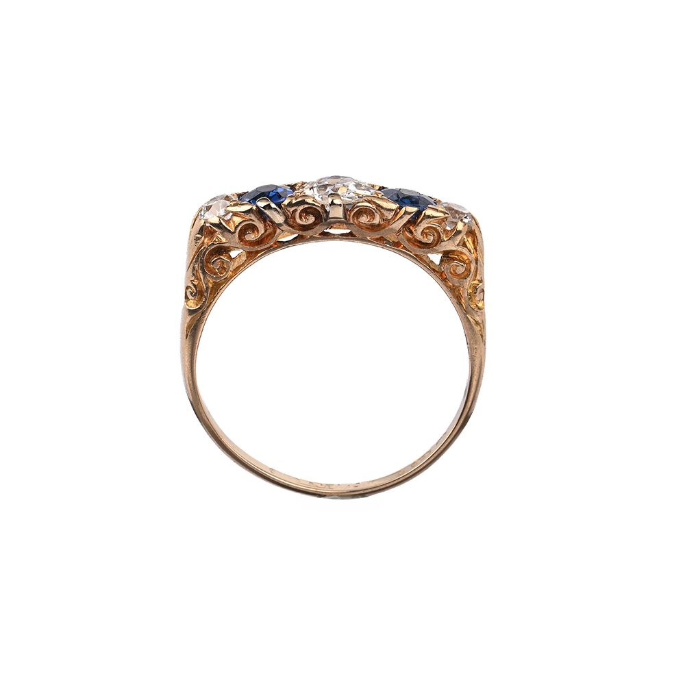 Ring, 3 Altschiff-Brillanten ca. 0,90 ct, 2 Saphire, Birmingham 1897, G750 ca. 3,8 g, Ringweite 56