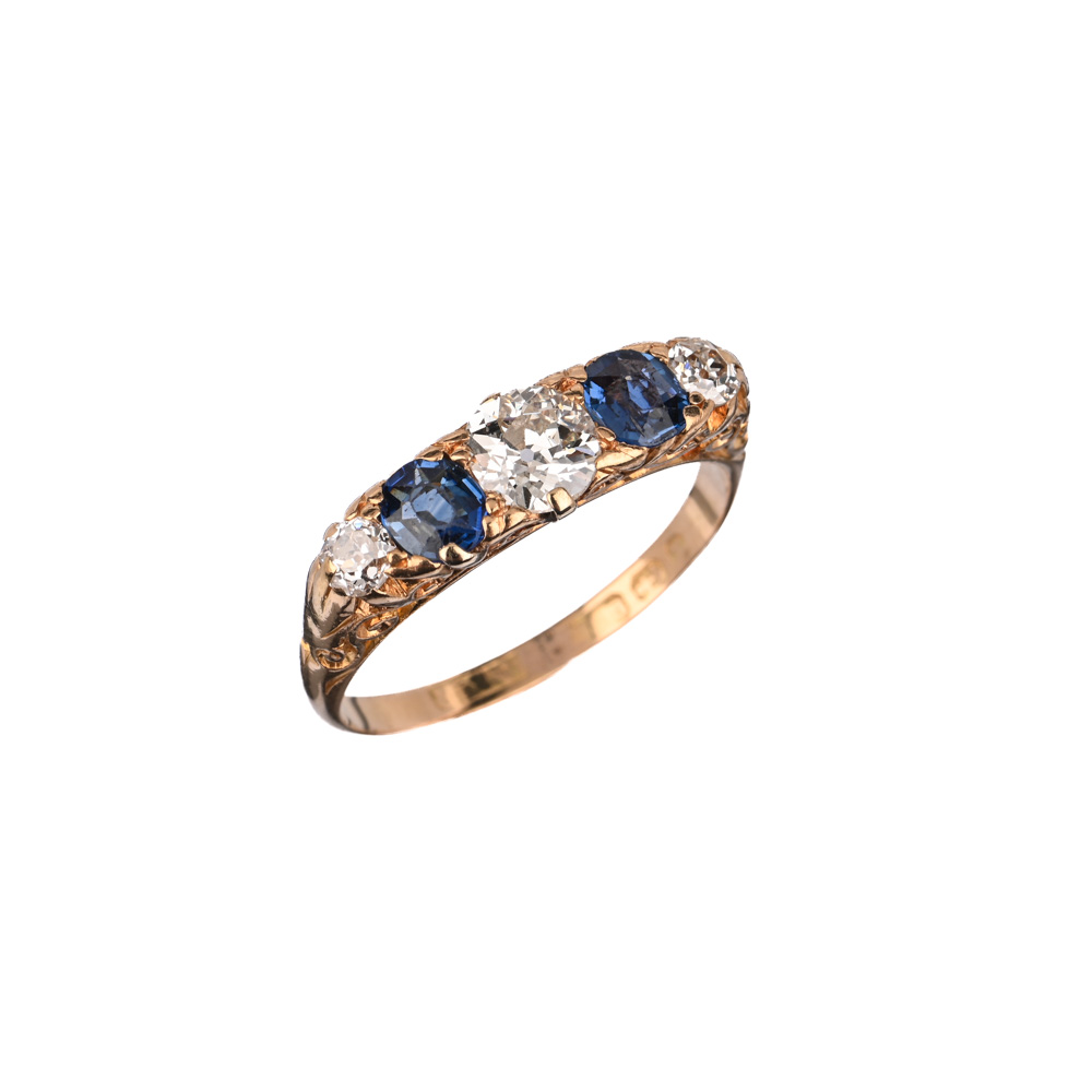 Ring, 3 Altschiff-Brillanten ca. 0,90 ct, 2 Saphire, Birmingham 1897, G750 ca. 3,8 g, Ringweite 56