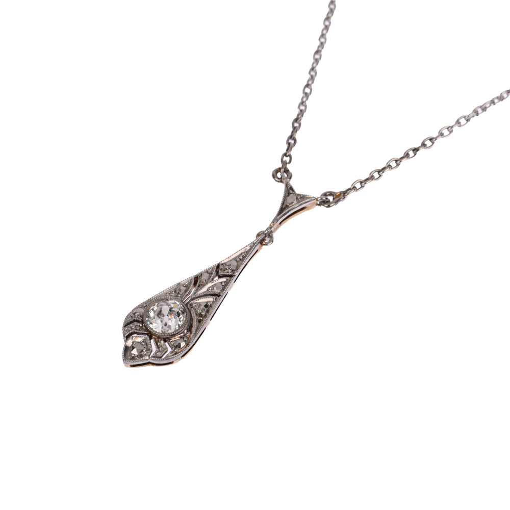 Collier "Art Déco", Altschliff-Brillant ca. 0,26 ct, WG585 ca. 3,6 g, Länge ca. 46 cm Collier "Art Déco", Altschliff-Brillant ca. 0,26 ct, WG585 ca. 3,6 g, Länge ca. 46 cm