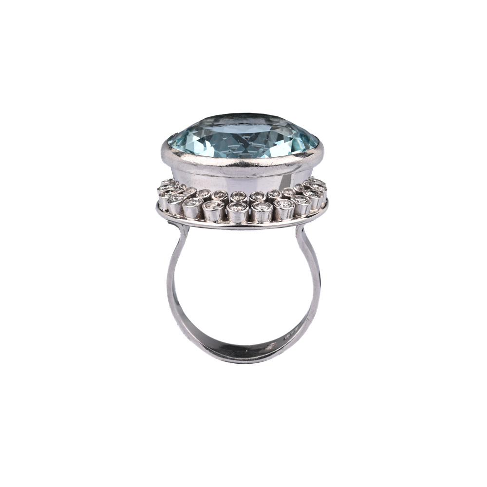 Ring, Aquamarin ca. 18 ct, 21 Brillanten ca. 0,63 ct, WG585 ca. 15,0 g, Ringweite 54