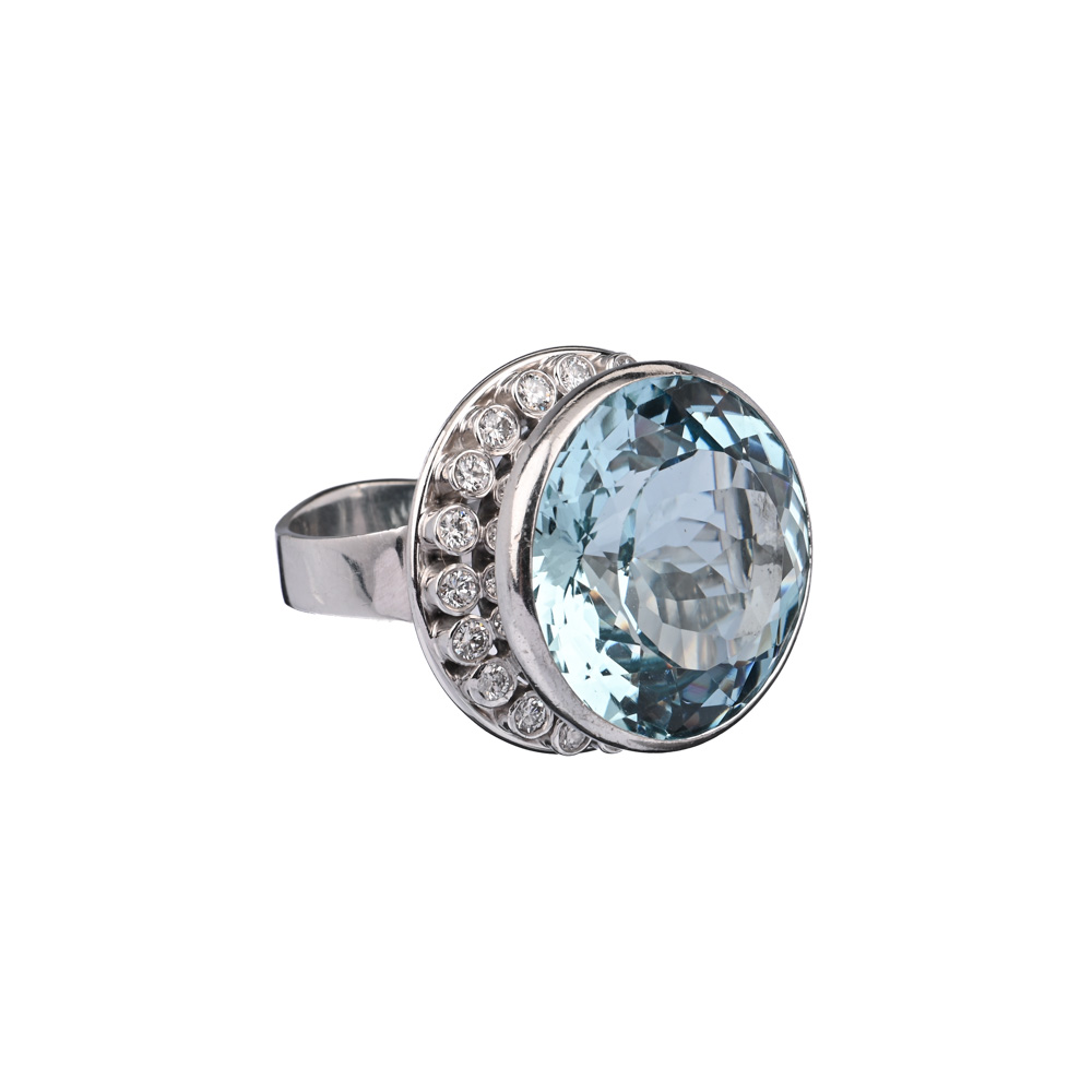 Ring, Aquamarin ca. 18 ct, 21 Brillanten ca. 0,63 ct, WG585 ca. 15,0 g, Ringweite 54 Ring, Aquamarin ca. 18 ct, 21 Brillanten ca. 0,63 ct, WG585 ca. 15,0 g, Ringweite 54