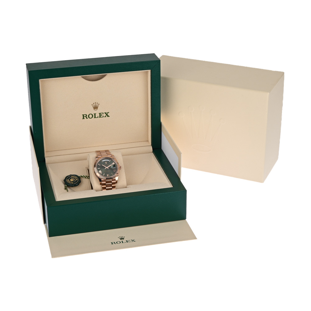 1 Rolex Day-Date 40 Everose, olivgr. Ziffernbl., Ref: 228235 1 Rolex Day-Date 40 Everose, olivgr. Ziffernbl., Ref: 228235